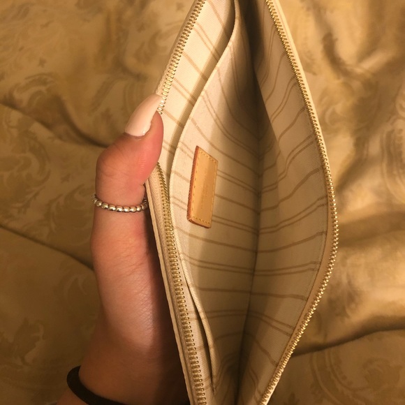 Louis Vuitton Damier Azur Clutch - Picture 5 of 8